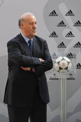 Vicente DEL BOSQUE (ESP Nationaltrainer), Einzelbild, Freisteller, Halbfigur, Präsentation des offizielle Adidas Spielball Tango 12 für die Fussball EM 2012 in Polen Ukraine am 02.12.2011 in Kiew Ukraine