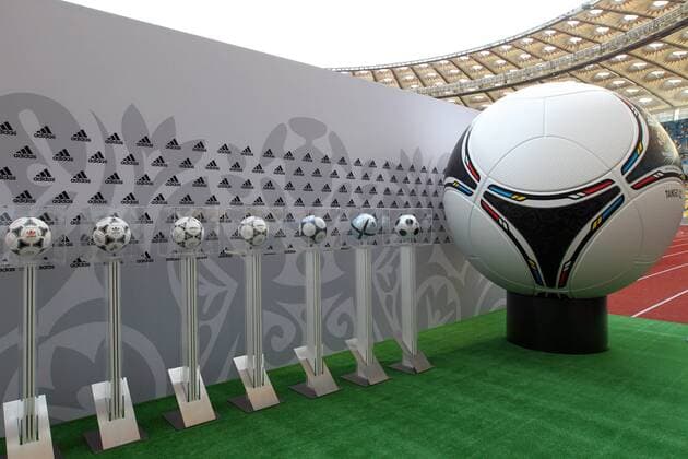 Präsentation des offiziellen EM Spielballs Adidas Tango 12 in Kiew EURO 2012 Polen Ukraine TANGO 12  20111202CSLG0110
