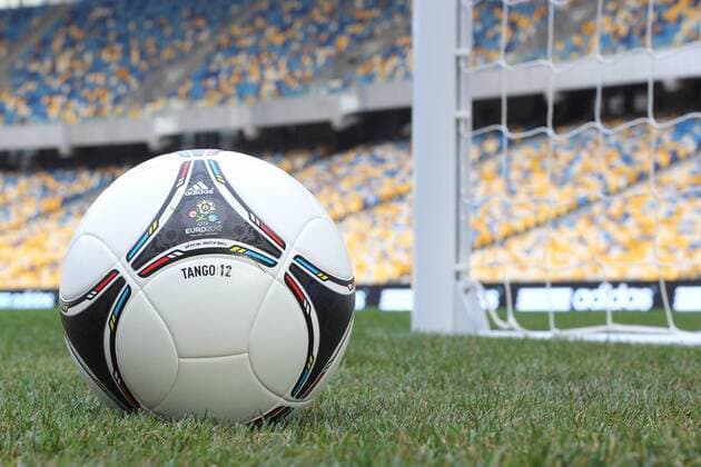Präsentation des offiziellen EM Spielballs Adidas Tango 12 in Kiew EURO 2012 Polen Ukraine TANGO 12  20111202CSLG0126
