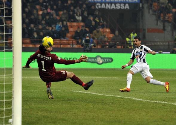 Milano 03 12 2011 Campionato di calcio serie A 2011 2012 Inter Mailand - Udinese Calcio; Udinese s Mauricio Isla - xHOCHxZWEIx xItalyxPhotoxPressx 