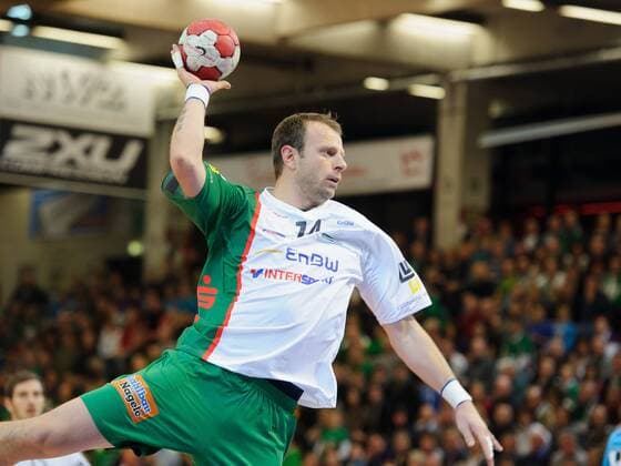 Dalibor Anusic (FAG) wirft, zieht ab Handball Herren EHF-CUP 2011 2012, dritte Runde, Frisch Auf Göppingen - Tatabanya Carbonex KC, EWS Arena Göppingen (Germany)