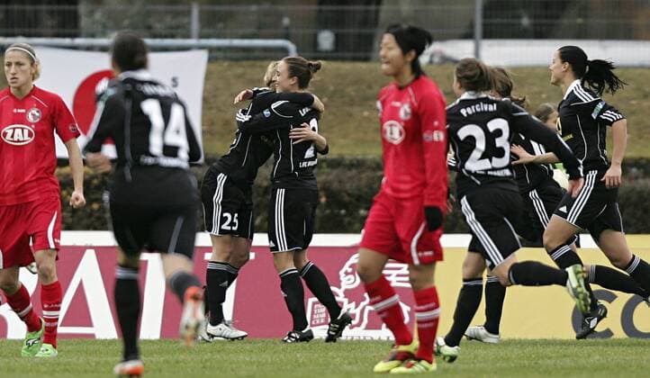Fussball, DFB Pokal, Frauen, Viertelfinale, 1. FFC Frankfurt vs. 1. FFC Turbine Potsdam, Jubel bei den Spielerinnen vom 1. FFC Frankfurt.