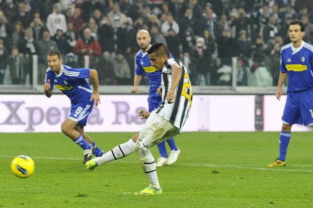 Turin, 04.12.2011 - Serie A 2011 2012 - Juventus Turin vs AC Cesena - Tor von Arturo Vidal 