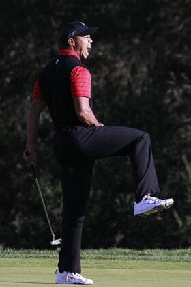 04 December 2011: Tiger Woods celebrates during final round of the Chevron World Challenge at the Sherwood Country Club in Thousand Oaks, CA. PGA Golf Herren DEC 04 Chevron World Challenge - Final Round Icon269111204020 EDITORIAL USE ONLY