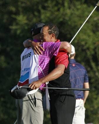 04 December 2011: Tiger Woods celebrates with his caddie Joe LaCava during final round of the Chevron World Challenge at the Sherwood Country Club in Thousand Oaks, CA. PGA Golf Herren DEC 04 Chevron World Challenge - Final Round Icon269111204031 EDITORIAL USE ONLY