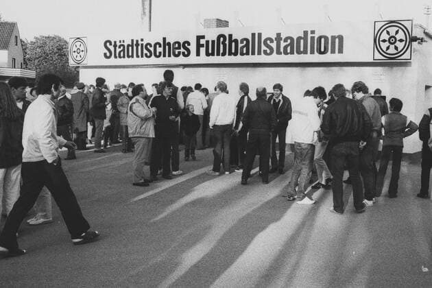 Fußball, Stadiongeschichte VfL Osnabrück Aus 2. BL Saison 1983 1984 VfL Osnabrück - Eingang zum VfL Stadion an der Bremer Brücke in Osnabrück.