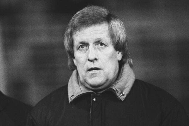 Aus 2. BL Saison 1982 1983 Hannover 96 gegen Rot Weiß Essen (weißes Trikot) 4:0 am 05.03.1983 im Niedersachsenstadion. Im Foto: RWE Trainer Rolf Bock.
