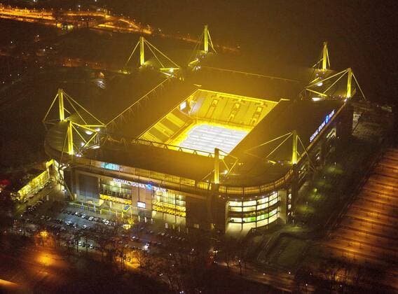 Luftbild, Stadion, Nachtansicht, Nachtflug, Signal Iduna Arena, Westfalenstadion, BVB, Rasensonnenanlagen, Dortmund, Ruhrgebiet, Nordrhein-Westfalen, Germany, Europa !ACHTUNGxMINDESTHONORARx60xEURO!