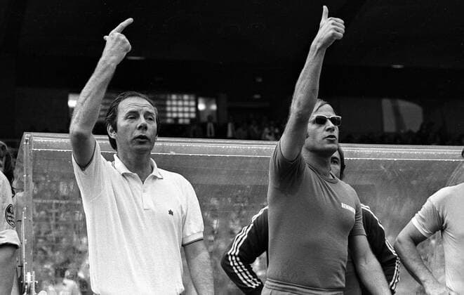 Trainer Dietrich Weise (li.) und Co Trainer Dieter Stinka (beide Eintracht Frankfurt)