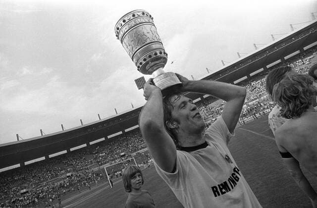 Gert Trinklein (Eintracht Frankfurt) ist DFB Pokalsieger 1974