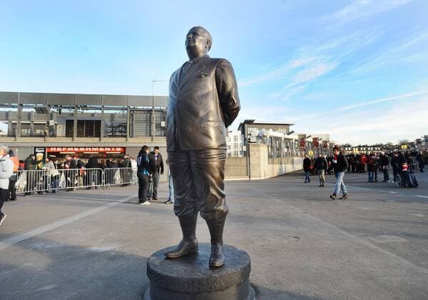 Arsenal FC London, Statue of Herbert Chapman (Old Manager of Arsenal) 