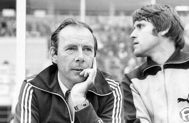 Trainer Dietrich Weise (li.) neben Wolfgang Seel (beide Fortuna Düsseldorf)