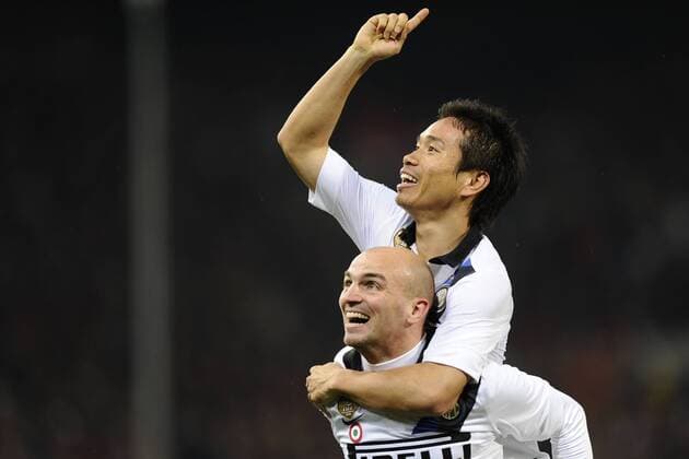 Genova 13 12 2011 - campionato di calcio serie A, CFC Genoa 1893 (FC) - Inter Mailand; Esteban Cambiasso und Yuto Nagatomo 