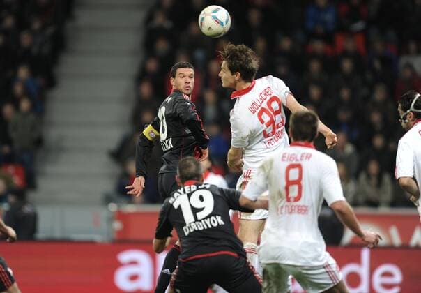 17-12-2011, Fussball, Saison 2011-2012, 1. Bundesliga, 17. Spieltag, Bayer 04 Leverkusen - 1. FC Nürnberg 0-3 Michael Ballack (Bayer 04 Leverkusen), li., gegen Philipp Wollscheid (1. FC Nürnberg)