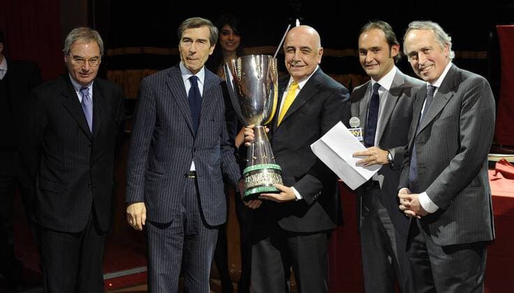 Desenzano del Garda - 19 12 2011 - Weihnachtsfeier Serie A - FIGC Präsident Giancarlo Abete, LNP Präsident Maurizio Beretta, Adriano Galliani (AC Milan), Ariedo Braida (AC Milan) - 