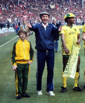 Mel Machin (Assistant Manager) with Louie Donowa and Son of Mick Channon. Norwich City v Sunderland, League Cup Final, Wembley, 24 03 1985. 
