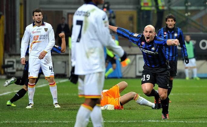 Esultanza dopo il gol di Esteban CAMBIASSO (Inter) goal celebration Milano 21 12 2011 Stadio Giuseppe Meazza Serie A 2011 2012 Football Calcio - Inter Mailand vs. US Lecce - allexsabba