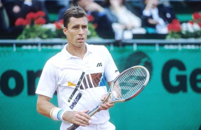 Ivan Lendl 05 93 ue Mann Tennis USA dunkelhaarig Tennisdress tennisspielend Tennisschläger quer halb