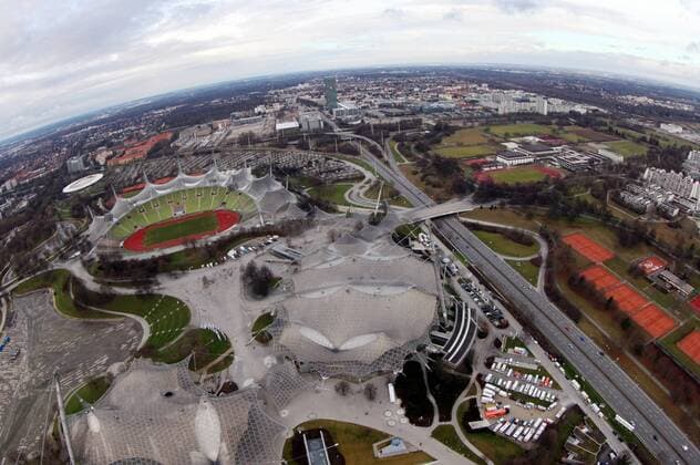 München , 181211 , Stadtansicht München , Olympiapark Im Bild: Der Olympiapark in München mit Olmpiastadion (li.) und Olympiahalle