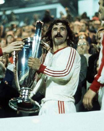 Gerd Müller (Bayern Munich) prepares to lift the trophy. European Cup Final REPLAY. Bayern Munich v Atletico Madrid. 1974. 