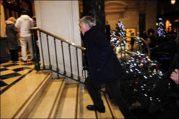 Carlo Ancelotti betritt ein Hotel - Ankunft von Carlo Ancelotti bei Paris St. Germain - parc des Princes - 29.12.2011 JBAutissier PanoramiC 