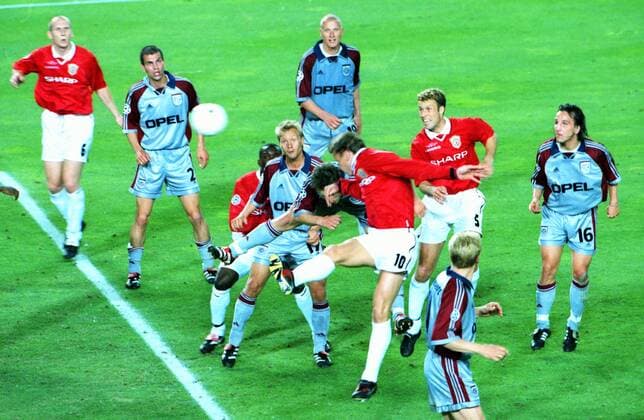 Football - Champions League Final 1999 - Manchester United vs. Bayern Munich Bayern Munich s Thorsten Fink (Centre, 17) looks on as Teddy Sheringham scores for Man Utd 