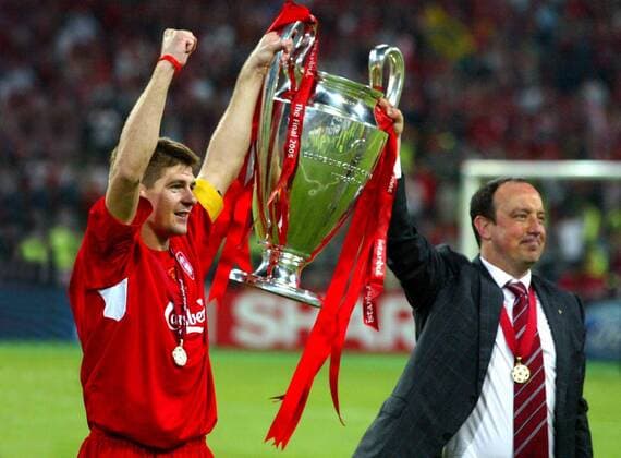 Liverpools captain Seven Gerrard and coach Rafael Benitez with the trophy.CHAMPIONS LEAGUE FINAL : Liverpool v AC MILAN in ISTANBUL 25 5 2005. 