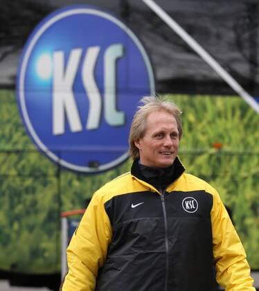 FUSSBALL 2. BUNDESLIGA, KARLSRUHER SC TRAININGSAUFTAKT, 02.01.2012, KARLSRUHE - Trainer Jörn Andersen (Karlsruher SC) Fußball 2. Bundesliga Karlsruher SC Trainingsauftakt 02.01.2012