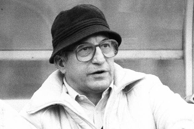 Fußball, Trainerhistorie, Stuttgarter Kickers Aus 2. BL Hannover 96 (dunkles Trikot) gegen Stuttgarter Kickers 2:1 am 15.09.1984 im Niedersachsenstadion. Im Foto: Stuttgart Kicker Trainer Horst Buhtz.