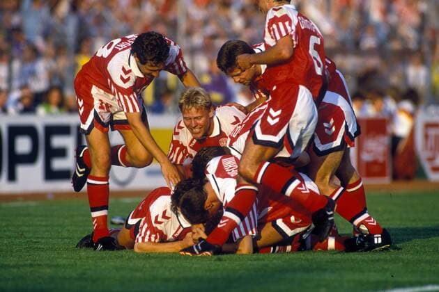 Fußball, EM Finale 1992 in Göteborg, Dänemark - Deutschland 2:0 Torjubel Dänemark, u.a. Kim Vilfort und Henrik Larsen