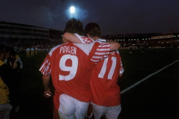 Fußball, EM Finale 1992 in Göteborg, Dänemark - Deutschland 2:0 Dänemark ist Europameister 1992 Fleming Povlsen (li.) und Brian Laudrup