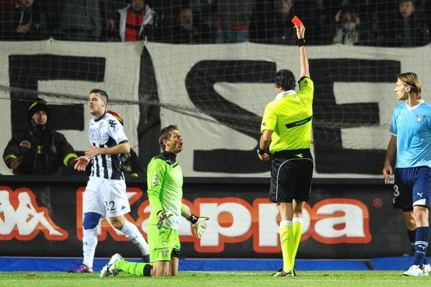Rote Karte für Albano Benjamin Bizzarri durch Schiedsrichter Andrea Gervasoni - Serie A - AC Siena - Lazio Rom 4:0 - andreaxstaccioli