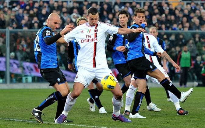 Zlatan IBRAHIMOVIC (Milan), Michele FERRI, German DENIS (Atalanta) Bergamo 08 01 2012 Stadio Atleti Azzurri d Italia Serie A 2011 2012 Football Calcio, Atalanta Bergamo vs AC Mailand. allexsabba