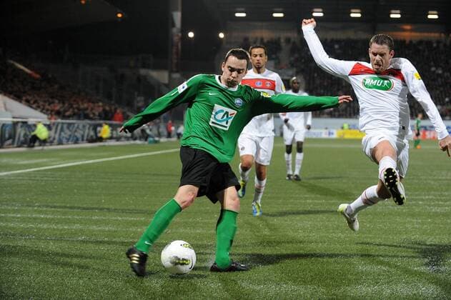 Football : Locmine PSG - 32eme finales Coupe de France - 08.01.2012 Sylvain Armand (PSG) Fabrice Peru (Locmine) Football : Locmine PSG - 32eme finales Coupe de France - 08.01.2012 N.LeGouic FEP Panoramic 