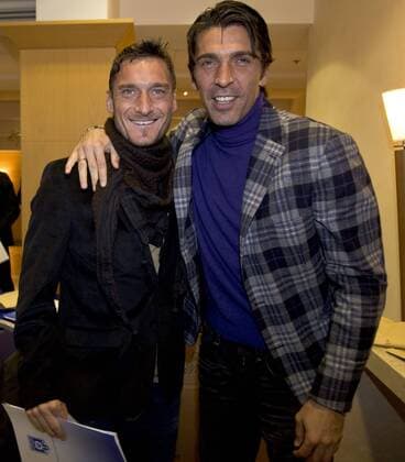Francesco Totti Kapitän von AS Rom und Gianluigi Buffon Kapitän von Juventus Turin - Rom 9 1 2012 Hotel Hilton - 2011 2012 - Jahrestreffen der Schiedsrichter, Funktionäre, Kapitäne und Trainer der Serie A - andreaxstaccioli
