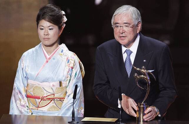 Japanese Football Association president Junji Ogur (R) and Japanese player Homare Sawa (Japan) receive the FIFA Fair Play Award during the FIFA Ballon d Or Gala 2011 in Zurich, Switzerland, Jan. 9, 2012. (Xinhua Zhou Lei) (jyc) SWITZERLAND-ZURICH-FIFA-BALLON D OR GALA-FAIR PLAY AWARD 