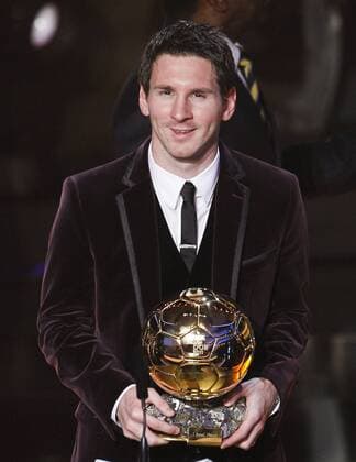 Lionel Messi (FC Barcelona Barca) of Argentina poses with the Ballon d Or trophy during the FIFA Ballon d Or Gala 2011 in Zurich, Switzerland, Jan. 9, 2012. (Xinhua Zhou Lei) (jyc) SWITZERLAND-ZURICH-FIFA-BALLON D OR GALA-MESSI 