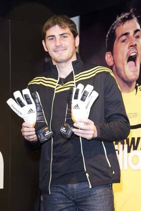 Iker Casillas has become the new Adidas image. JavierxOrtegaxPonce 