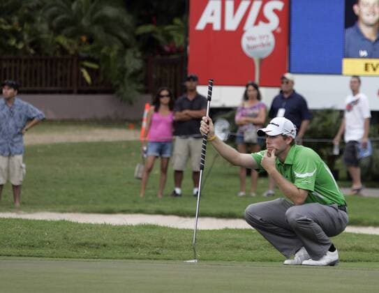 January 14, 2012: David Hearn lines up a putt during the third round of the PGA Golf Herren Sony Open at the Waialae Country Club in Honolulu, HI. PGA Golf Herren Golf: 2012 Sony Open - ZUMAc04