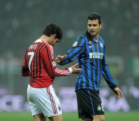 FUSSBALL INTERNATIONAL SERIE A SAISON 2011 2012 15.01.2011 AC Mailand - Inter Mailand Shake HANDS; Thiago Motta (re, Inter Mailand) und Alexandre Pato (li, AC Mailand) 