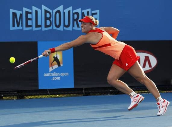 Australian Open 2012, Melbourne Park,ITF Grand Slam Tennis Tournament ,Aktion, Angelique Kerber(GER),Einzelbild,Ganzkörper,Querformat,