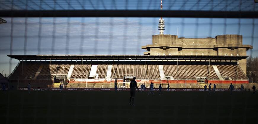 Fußball, Stadiongeschichte FC St. Pauli Die leere Nordtribüne des Millerntor Stadion, Heimspielstätte FC St. Pauli - - Saison 2011 2012