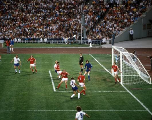 Olympische Spiele 1980 in Moskau: Fußball Länderspiel UdSSR gegen DDR - Strafraumszene um Torwart Rinat Dassaev (UdSSR)