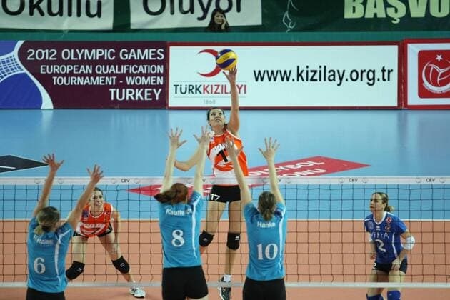 Women champions league group A volleyball match between Eczacibasi Vitra and SC Schweriner at Burhan Felek Hall in Istanbul. 17.01.2012 Scored: Eczacibasi Vitra 3 - SC Schweriner 2 1. set 29-31 2. set 25-20 3. set 25 21 4. set 22-25 5. set 15-12 Pictured: Neslihan Darnel (17) of Eczacibasi Vitra. 