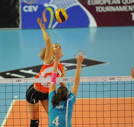 Women champions league group A volleyball match between Eczacibasi Vitra (orange) and SC Schweriner ( blue) at Burhan Felek Hall in Istanbul. 17.01.2012 Scored: Eczacibasi Vitra 3 - SC Schweriner 2 1. set 29-31 2. set 25-20 3. set 25 21 4. set 22-25 5. set 15-12 Pictured: Senna Usic (1) of Eczacibasi Vitra. 