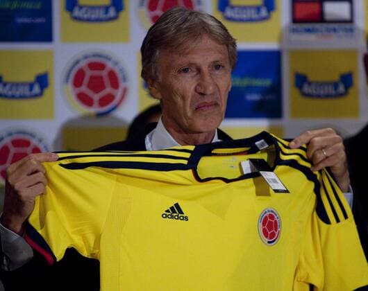 (120118) -- BOGOTA, Jan. 18, 2012 (Xinhua) -- Jose Nestor Pekerman of Argentina, newly named coach of Colombia s national soccer team, holds up Colombian soccer jersey during a news conference in Bogota Colombia, on Jan 18, 2012. (Xinhua Eliana Aponte) (py)(dlq) COLOMBIA-BOGOTA-NEW COACH 