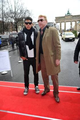 Boris Becker und Sohn Noah Gabriel Becker vor dem Brandenburger Tor bei der Modenschau Kilian Kerner im Rahmen der Mercedes Benz Fashionweek am 20.01.2012 in Berlin MBFW, Berlin, 2012, 