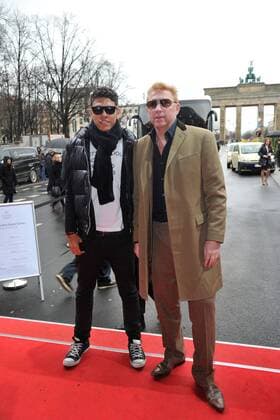 Boris Becker und Sohn Noah Gabriel Becker vor dem Brandenburger Tor bei der Modenschau Kilian Kerner im Rahmen der Mercedes Benz Fashionweek am 20.01.2012 in Berlin MBFW, Berlin, 2012, 