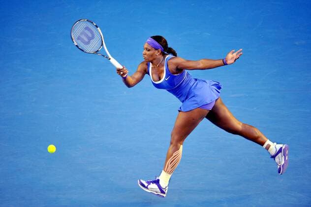 MELBOURNE, Jan. 21, 2012 -- Serena Williams of the U.S. competes during the women s singles third round match at the 2012 Australian Open tennis tournament in Melbourne, Australia, Jan. 21, 2012. 