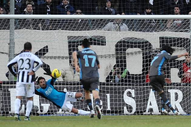 Gianluca Pegolo Siena hält den Elfmeter von Edinson Cavani Napoli - Siena, 22 01 2012 - Serie A 2011 2012 - AC Siena vs SSC Napoli - andreaxstaccioli